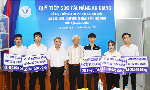 Quỹ Tiếp sức tài năng An Giang hỗ trợ chi phí học tập cho 8 học sinh, sinh viên có hoàn cảnh khó khăn năm học 2022- 2023