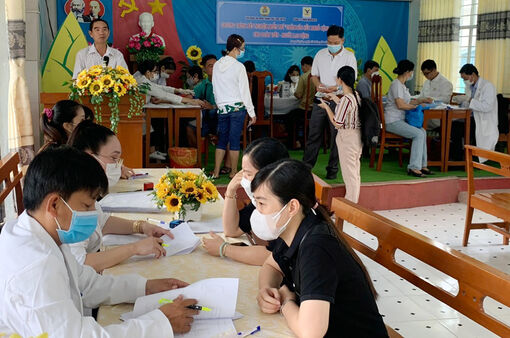 Xét nghiệm miễn phí cho đoàn viên công đoàn các trường học ở TP. Long Xuyên