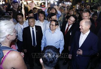 Thủ tướng Phạm Minh Chính và Thủ tướng CHLB Đức Olaf Scholz thăm phố cổ Hà Nội