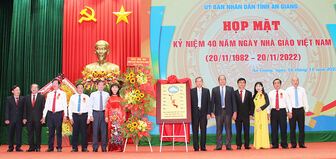 UBND tỉnh An Giang tổ chức họp mặt kỷ niệm 40 năm Ngày Nhà giáo Việt Nam