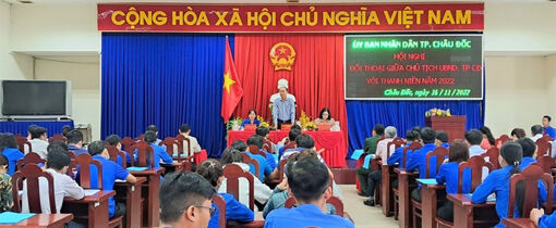 Chủ tịch UBND TP. Châu Đốc đối thoại với thanh niên