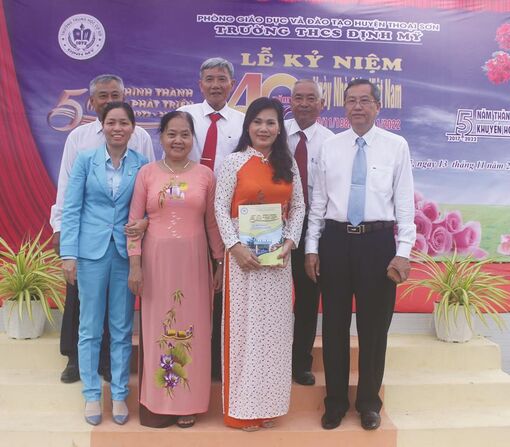 Dưới mái Trường THCS Định Mỹ