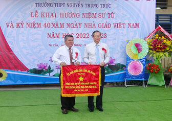 Phó Bí thư Thường trực Tỉnh ủy An Giang Lê Văn Nưng dự kỷ niệm Ngày Nhà giáo Việt Nam tại huyện Tri Tôn