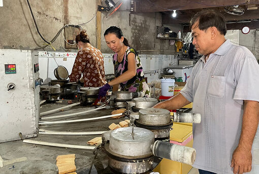 Sinh kế từ nghề làm bánh kẹp