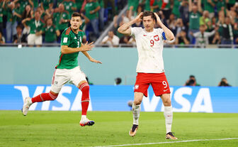 Lewandowski sút hỏng penalty, Ba Lan bị Mexico níu chân