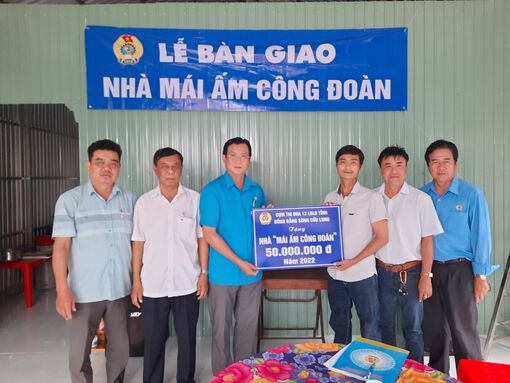 Công ty Cổ phần Phà An Giang trao “Mái ấm công đoàn”