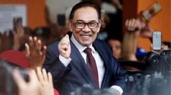 Quốc vương Malaysia chỉ định ông Anwar Ibrahim làm thủ tướng và đứng ra thành lập chính phủ