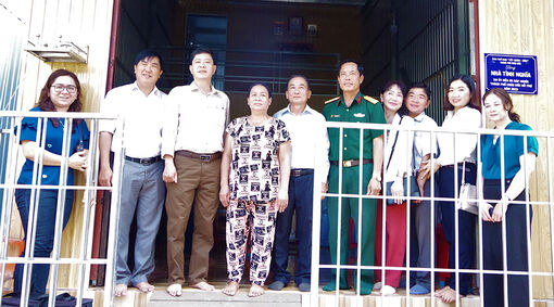 Ban Chỉ đạo “Tết quân – dân” năm 2023 TP. Châu Đốc trao 3 căn nhà cho hộ khó khăn