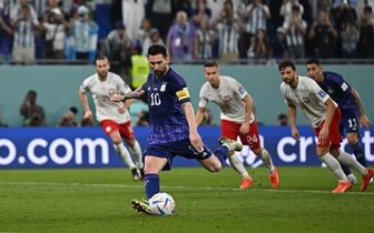 Argentina hạ Ba Lan chiếm ngôi đầu bảng, gặp Australia ở vòng 1/8