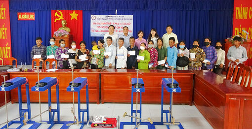 Bàn giao máy đánh đường thốt nốt cho bà con Khmer nghèo huyện Tri Tôn