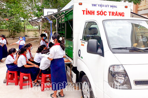 Sóc Trăng: Xe ôtô thư viện lưu động đa phương tiện - mang tri thức về cơ sở