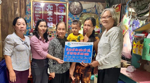 Phụ nữ tương trợ vượt khó