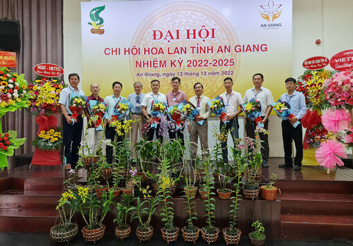 Ra mắt Chi hội Hoa lan tỉnh An Giang