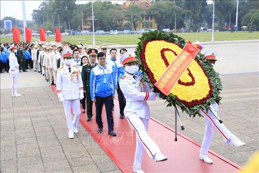 Đại hội Đoàn XII: 980 đại biểu dự Lễ báo công và vào Lăng viếng Bác​