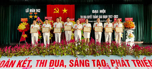 Đại hội Thi đua quyết thắng Lữ đoàn 962