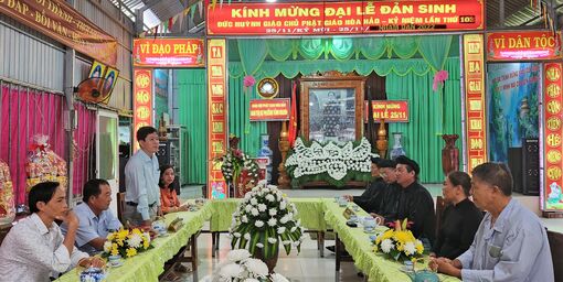Thành ủy, HĐND, UBND, UBMTTQVN TP. Châu Đốc thăm, chúc mừng Ngày Đản sinh Đức Huỳnh Giáo chủ Phật giáo Hòa Hảo