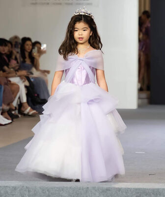 Mẫu nhí 9 tuổi tự tin diễn thời trang tại Thái Lan