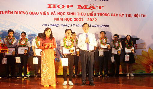 An Giang tuyên dương giáo viên và học sinh tiêu biểu trong các kỳ thi, hội thi năm học 2021-2022