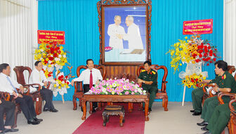 Bí thư Tỉnh ủy An Giang Lê Hồng Quang chúc mừng Bộ Chỉ huy Quân sự tỉnh nhân Ngày thành lập Quân đội nhân dân Việt Nam