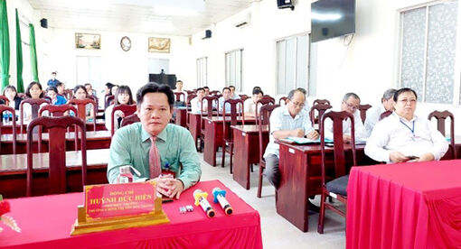 Bồi dưỡng, cập nhật thông tin lý luận và thực tiễn