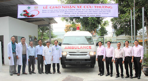 Công ty TNHH MTV Xổ số Kiến thiết An Giang tặng xe cứu thương chất lượng cao trị giá 1,175 tỷ đồng cho Ban Bảo vệ, chăm sóc sức khỏe cán bộ tỉnh