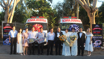 Công ty TNHH Thương mại- Dịch vụ Nam Thành hỗ trợ huyện Thoại Sơn và Bệnh viện Sản- Nhi An Giang 2 xe cứu thương