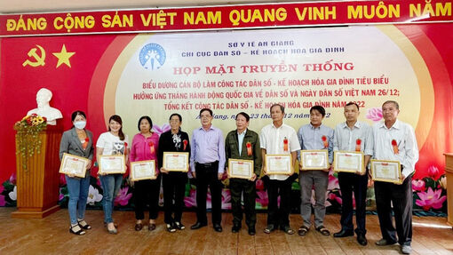 Chi cục Dân số - Kế hoạch hóa gia đình tỉnh An Giang tuyên dương cộng tác viên dân số tiêu biểu