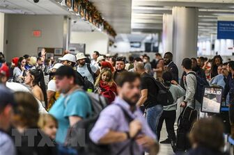 Mỹ: Bão tuyết khiến gần 2.000 chuyến bay bị hủy, 4.000 chuyến trễ giờ