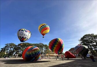 Lần đầu tiên du khách có thể bay khinh khí cầu ngắm Đà Lạt
