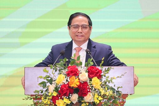 Thủ tướng: Bảo đảm an ninh tiền tệ, an toàn hệ thống và thanh khoản ngân hàng thông suốt trong mọi tình huống