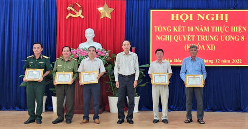 TP. Châu Đốc phát huy sức mạnh tổng hợp xây dựng, củng cố nền quốc phòng vững mạnh