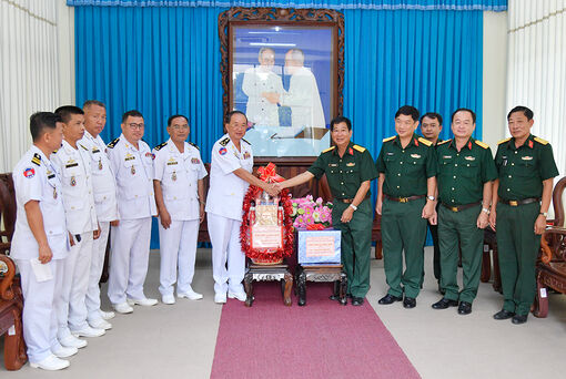 Bộ Tư lệnh Bảo vệ bờ biển - đảo chúc Tết Bộ Chỉ huy Quân sự tỉnh An Giang