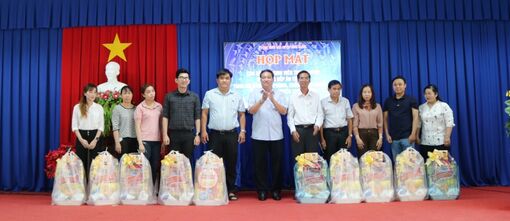 Họp mặt tri ân cán bộ y tế, tình nguyện viên tham gia hỗ trợ phòng, chống dịch COVID-19  ở Châu Thành