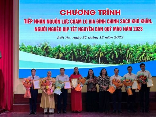 Bến Tre tiếp nhận 17,1 tỷ đồng chăm lo Tết cho người nghèo