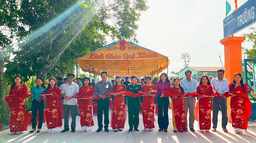 Khánh thành đoạn đường nối liền nhiều điểm trường ở thị trấn Cô Tô