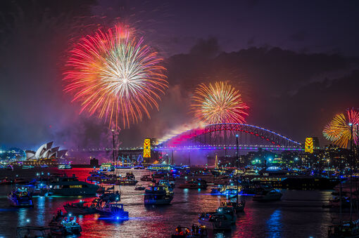 Thế giới bước sang năm mới 2023, pháo hoa rực sáng bầu trời