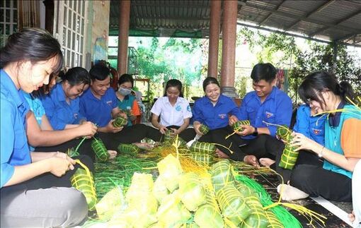 Tuổi trẻ Vĩnh Long hướng về biển đảo quê hương