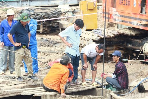 Bé trai rơi xuống ống cọc bê-tông đã tử vong