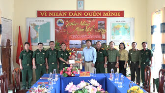 Phó Chủ tịch UBND tỉnh An Giang Trần Anh Thư thăm, chúc Tết huyện Phú Tân và TX. Tân Châu