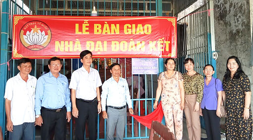 Niềm vui từ những căn nhà Đại đoàn kết