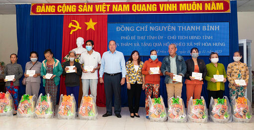 Phó Bí thư Tỉnh ủy, Chủ tịch UBND tỉnh An Giang Nguyễn Thanh Bình thăm, chúc Tết Đảng bộ, chính quyền và nhân dân xã Mỹ Hòa Hưng