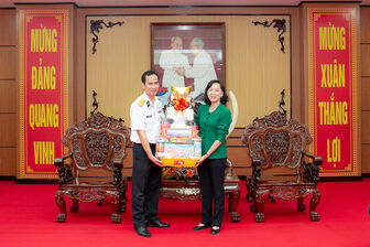Bộ Tư lệnh Vùng 5 Hải quân thăm và chúc Tết tỉnh An Giang