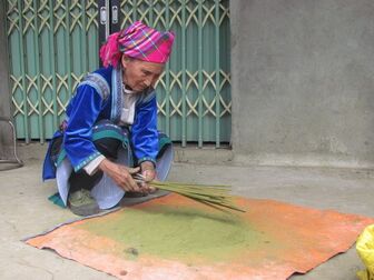 Lưu giữ nghề làm hương truyền thống của người Mông ở Lai Châu