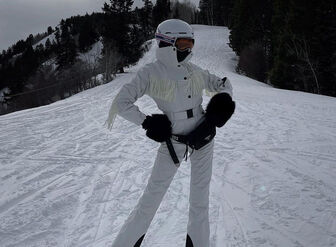 Những trang phục trượt tuyết giúp bạn tôn dáng khó tin
