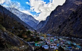 Ấn Độ sơ tán khẩn cấp người dân tại một thị trấn trên dãy Himalaya