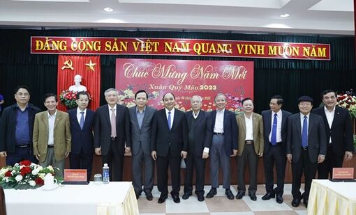 Chủ tịch nước gặp mặt nguyên lãnh đạo cấp cao khu vực miền Trung