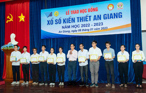 Trao 264 suất học bổng Xổ số kiến thiết An Giang đợt I, năm học 2022- 2023