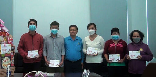 Liên đoàn Lao động tỉnh An Giang thăm, chúc Tết Công ty Cổ phần Thủy sản An Mỹ