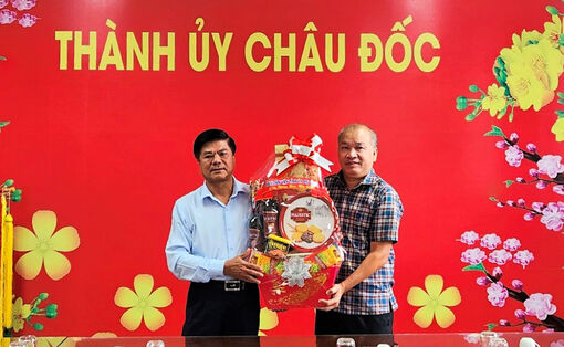 Trưởng ban Dân vận Tỉnh ủy An Giang thăm, chúc Tết Đảng bộ, chính quyền và nhân dân TP. Châu Đốc