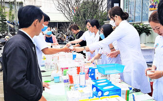400 người dân khó khăn ở TP. Châu Đốc được khám bệnh và cấp thuốc miễn phí